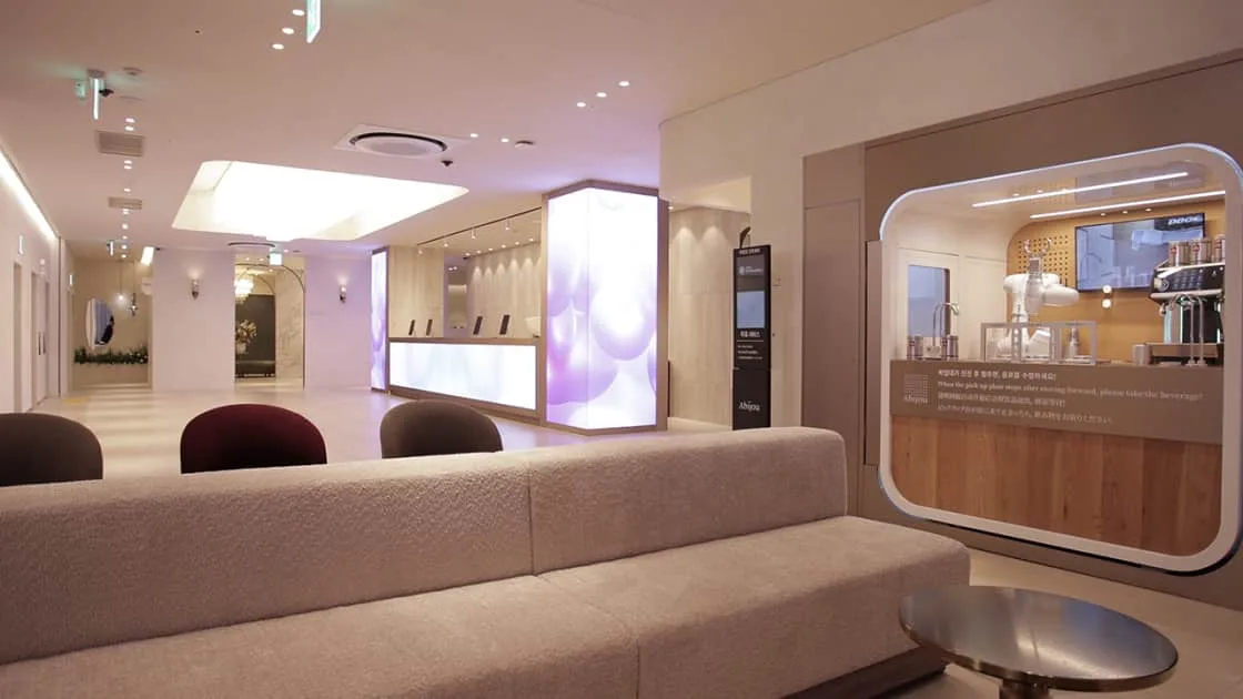 Lobby and beauty lounge
